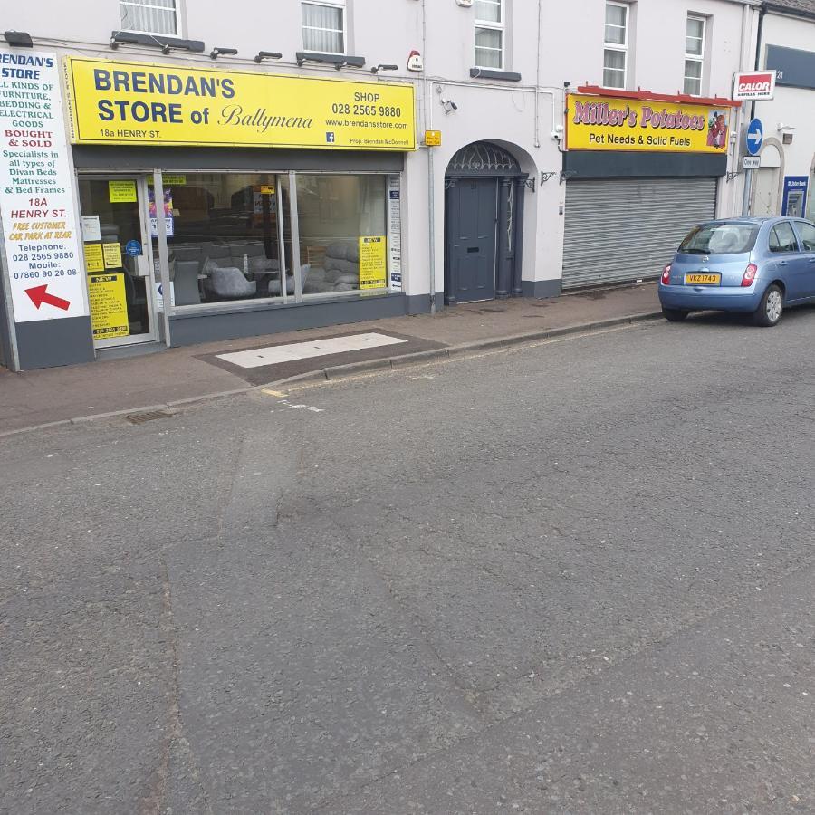 The Wee Stop Gap. Luxury 3 bedroom apartment. Ballymena Buitenkant foto