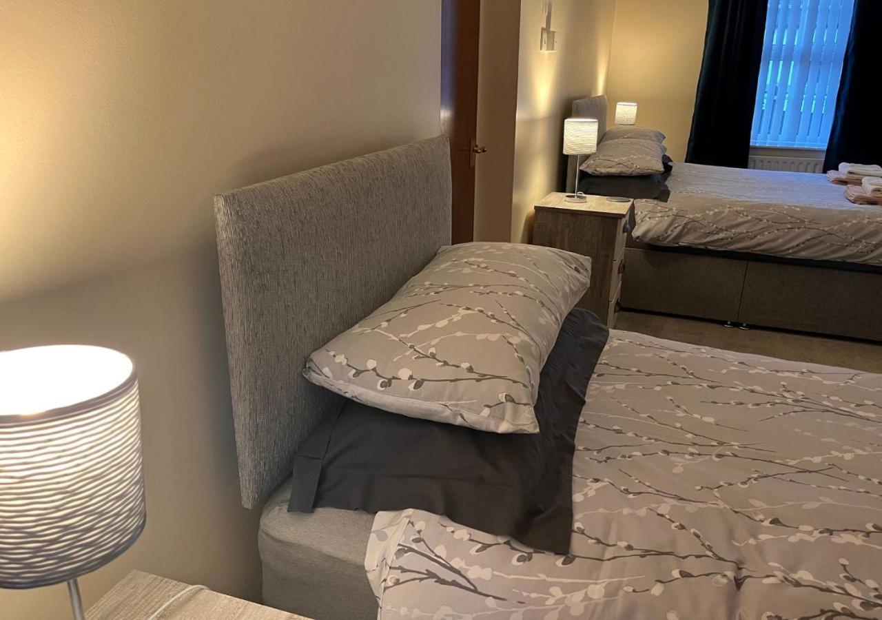 The Wee Stop Gap. Luxury 3 bedroom apartment. Ballymena Buitenkant foto