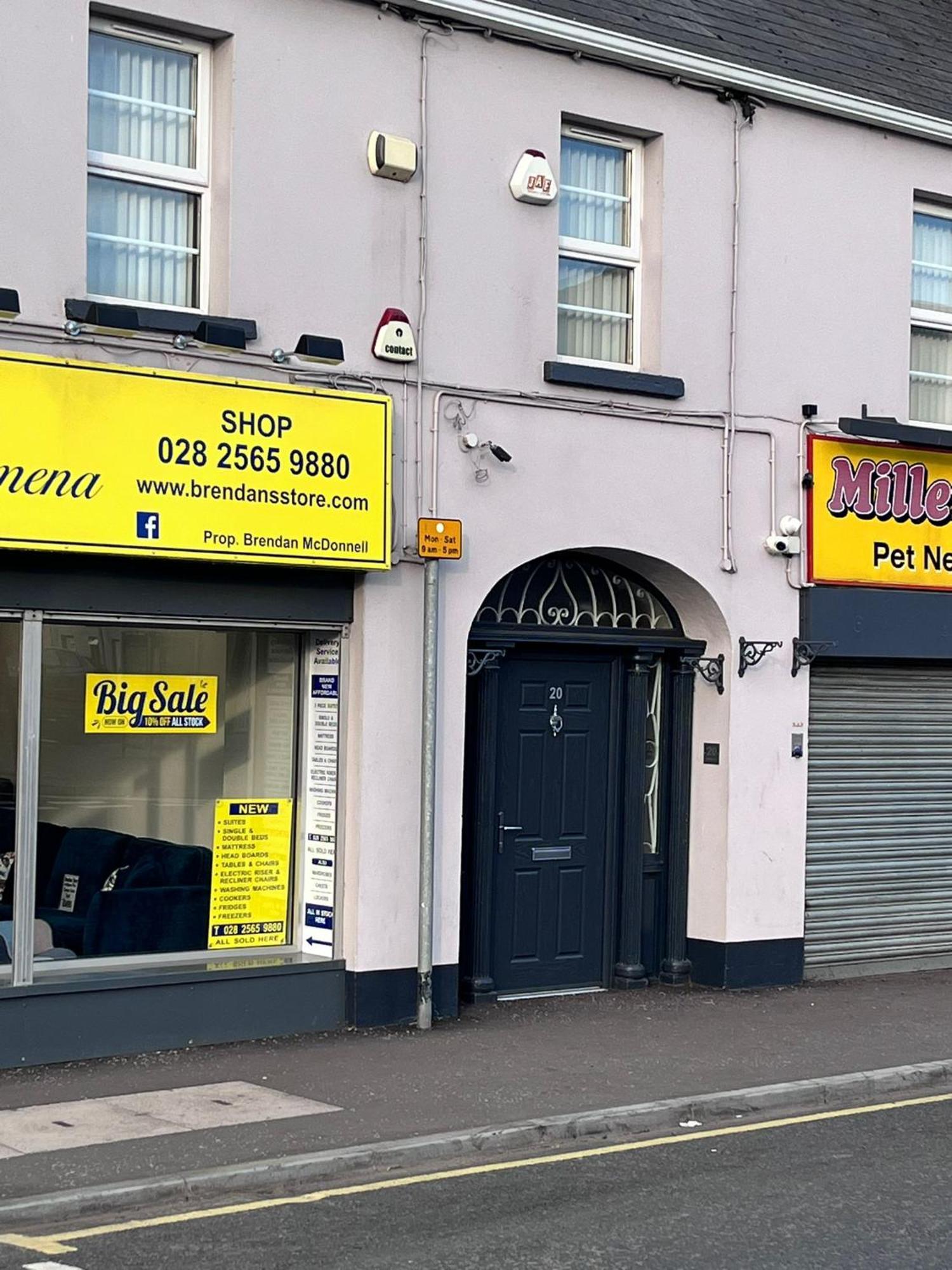 The Wee Stop Gap. Luxury 3 bedroom apartment. Ballymena Buitenkant foto